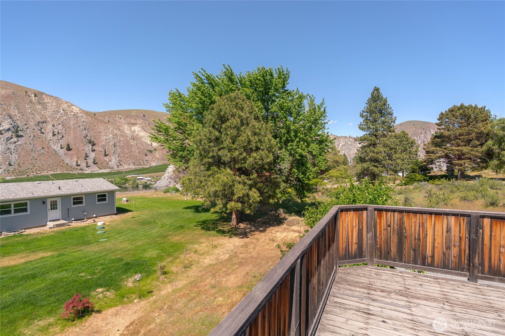 245 Lakeview Avenue , Orondo, WA 98843