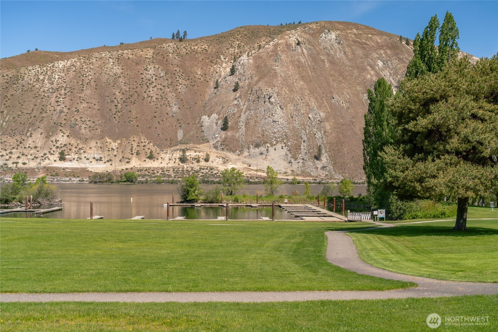 245 Lakeview Avenue , Orondo, WA 98843