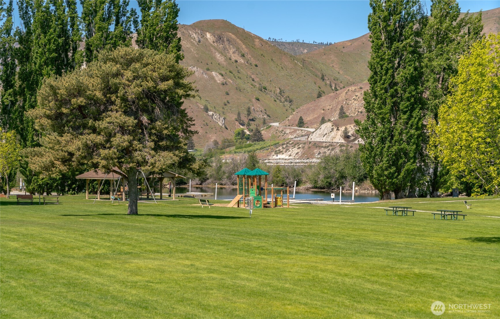 245 Lakeview Avenue , Orondo, WA 98843