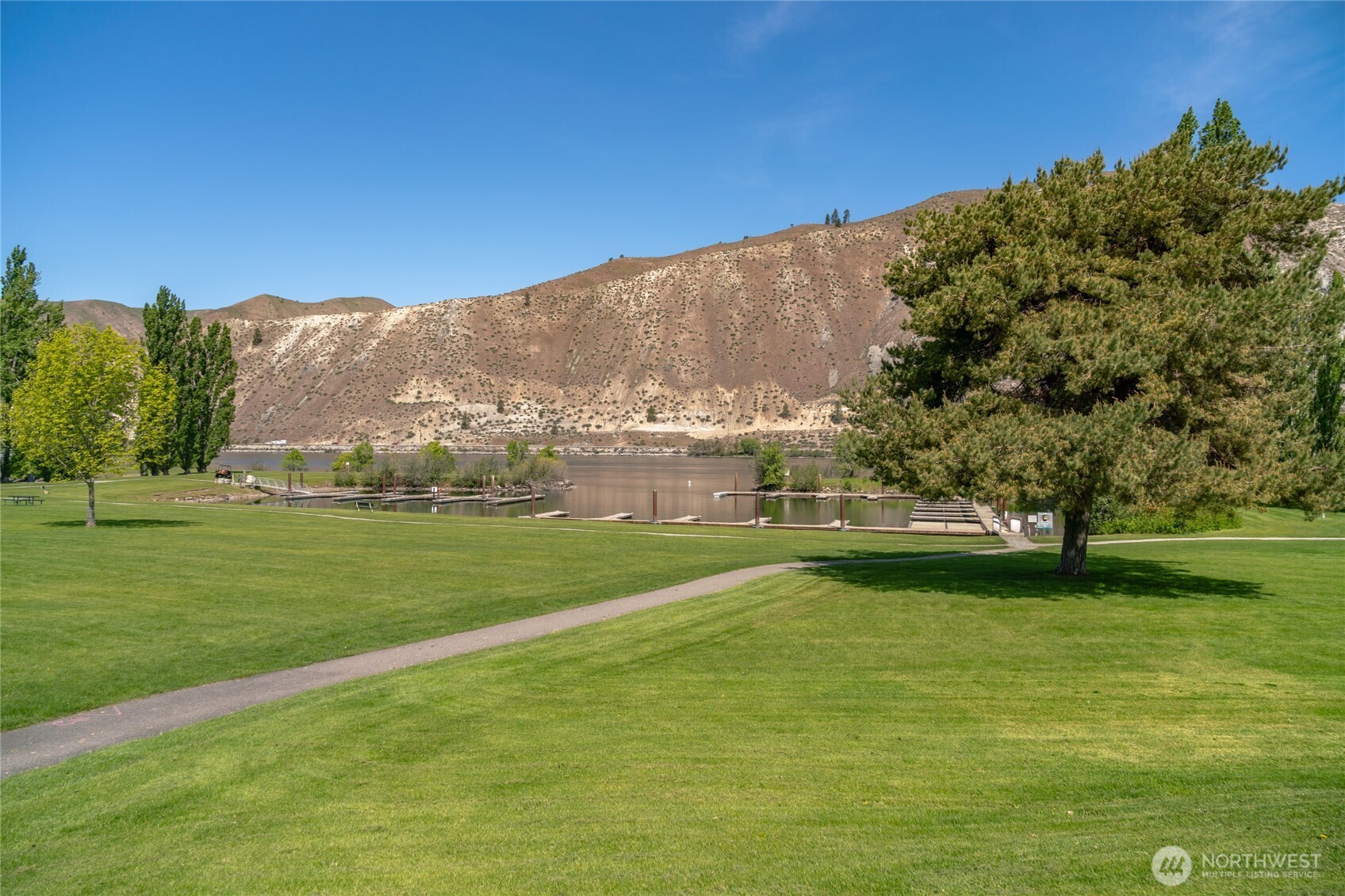 245 Lakeview Avenue , Orondo, WA 98843