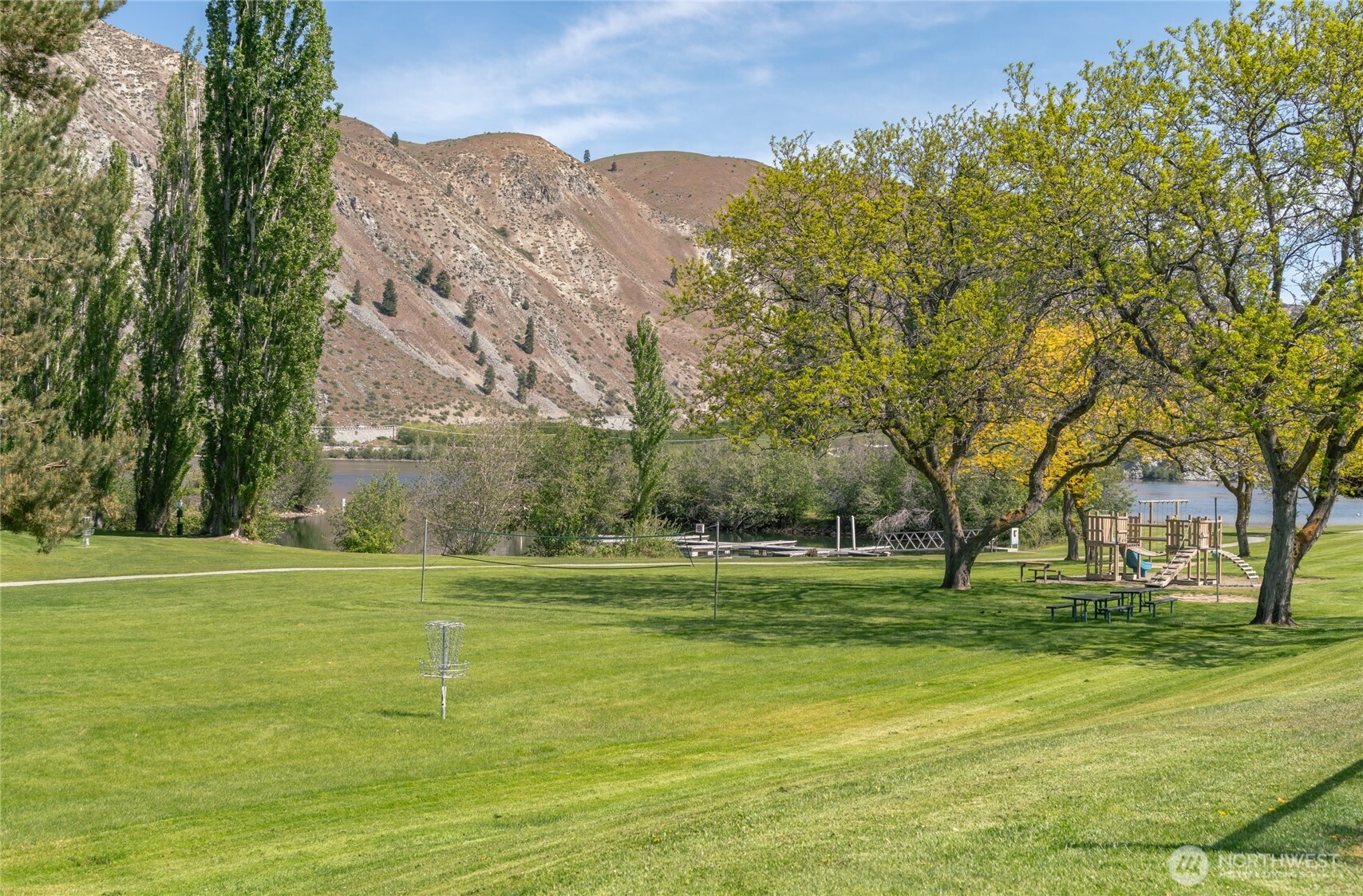 245 Lakeview Avenue , Orondo, WA 98843