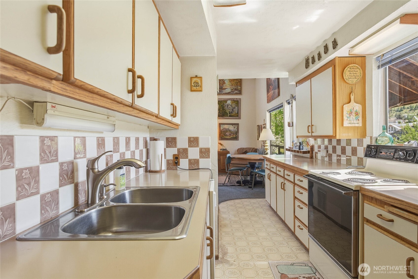 245 Lakeview Avenue , Orondo, WA 98843