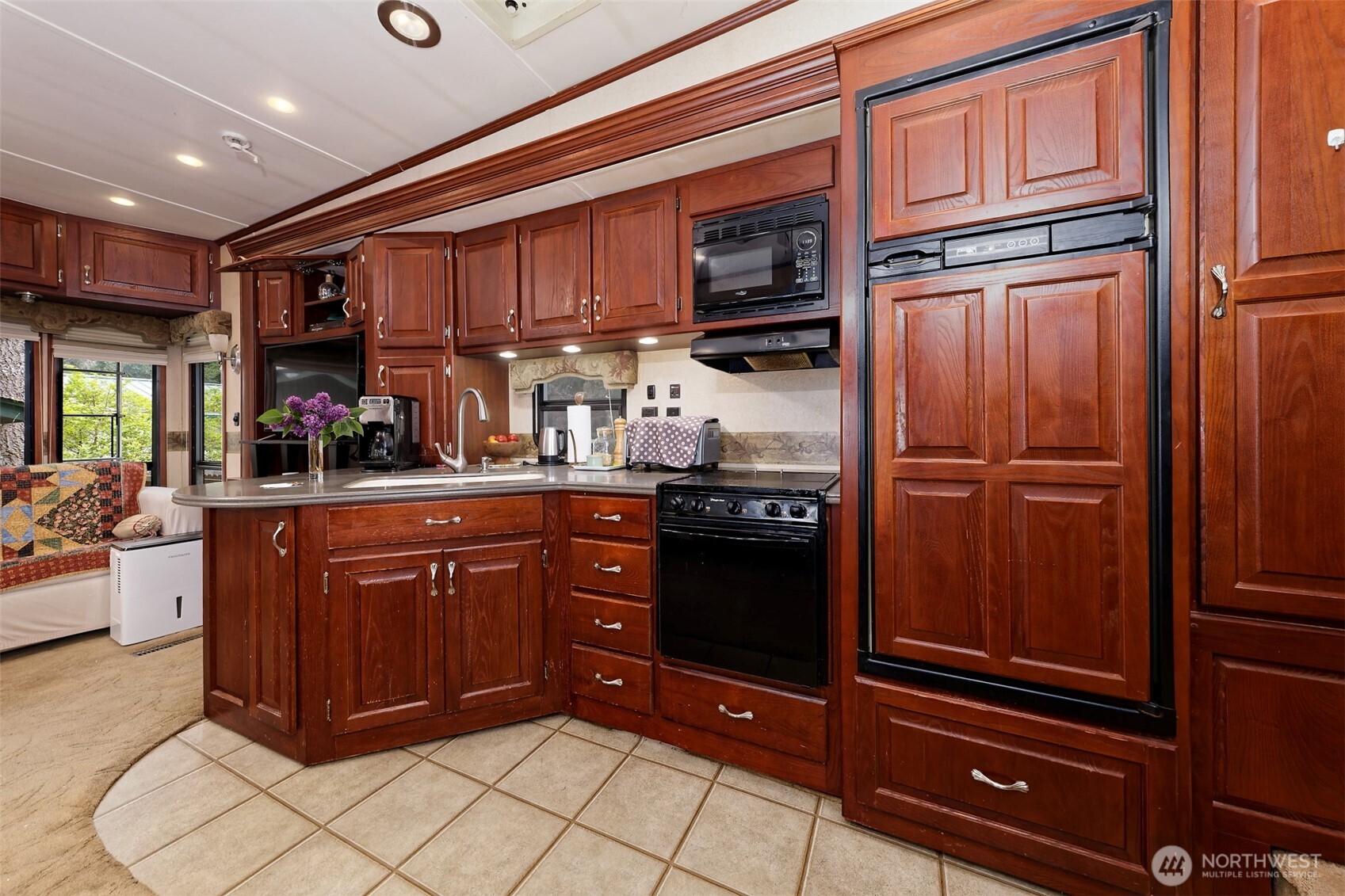 1261 E Lakeshore Drive W, Shelton, WA 98584
