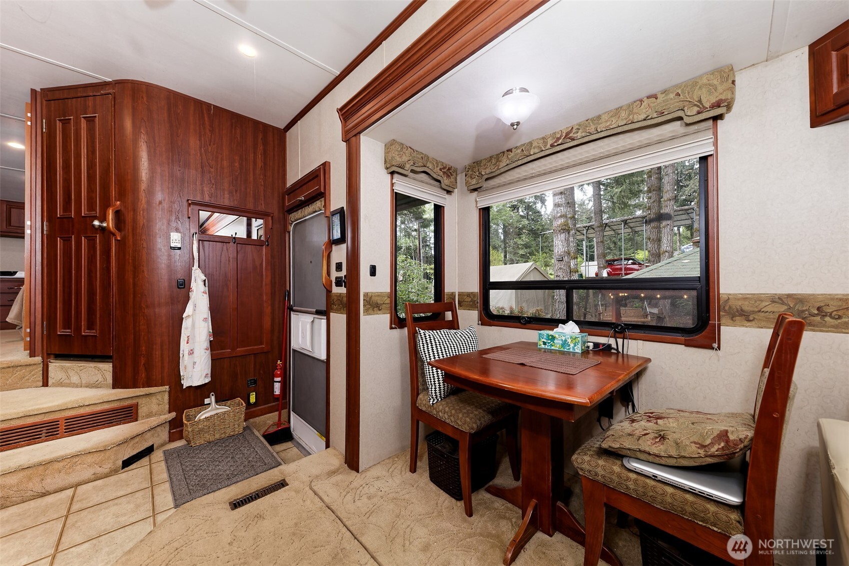 1261 E Lakeshore Drive W, Shelton, WA 98584