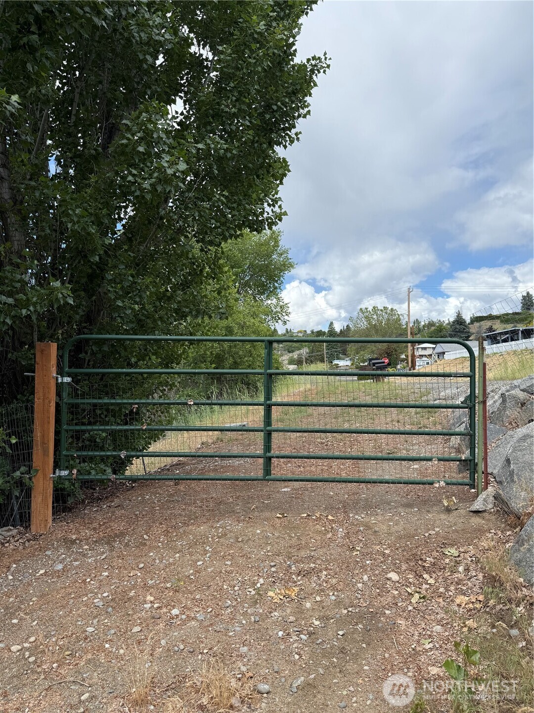 12 Dewberry Avenue W, Omak, WA 98841