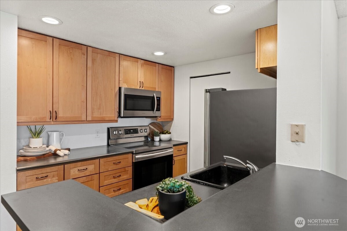 121 Vine Street #1404, Seattle, WA 98121