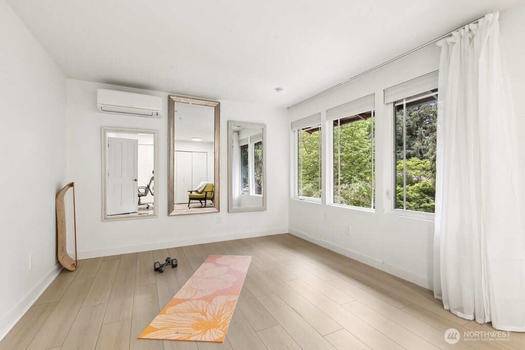 1830 216th Place NE, Sammamish, WA 98074-4115