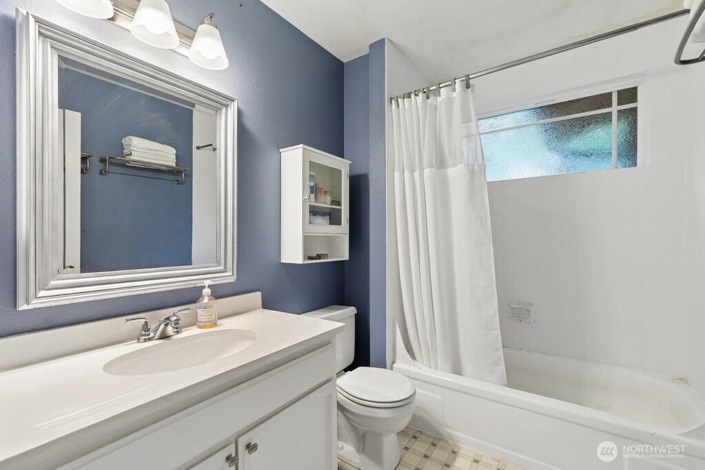 1830 216th Place NE, Sammamish, WA 98074-4115