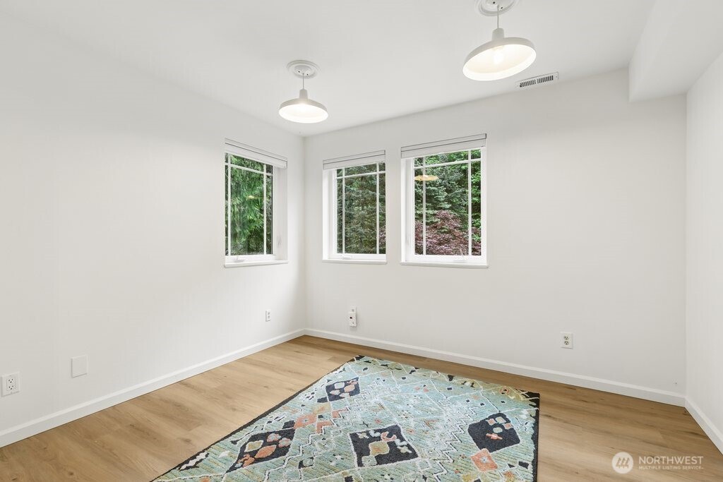 1830 216th Place NE, Sammamish, WA 98074-4115