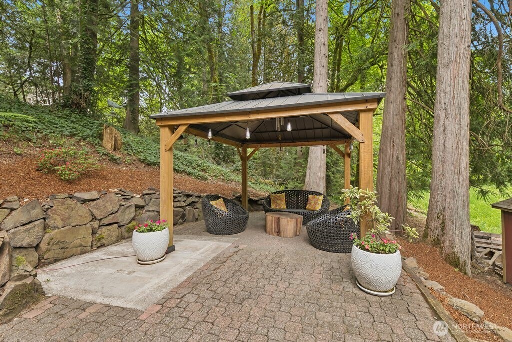1830 216th Place NE, Sammamish, WA 98074-4115