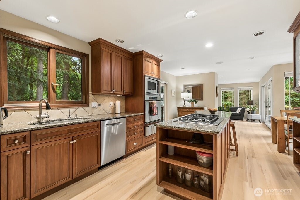 1830 216th Place NE, Sammamish, WA 98074-4115