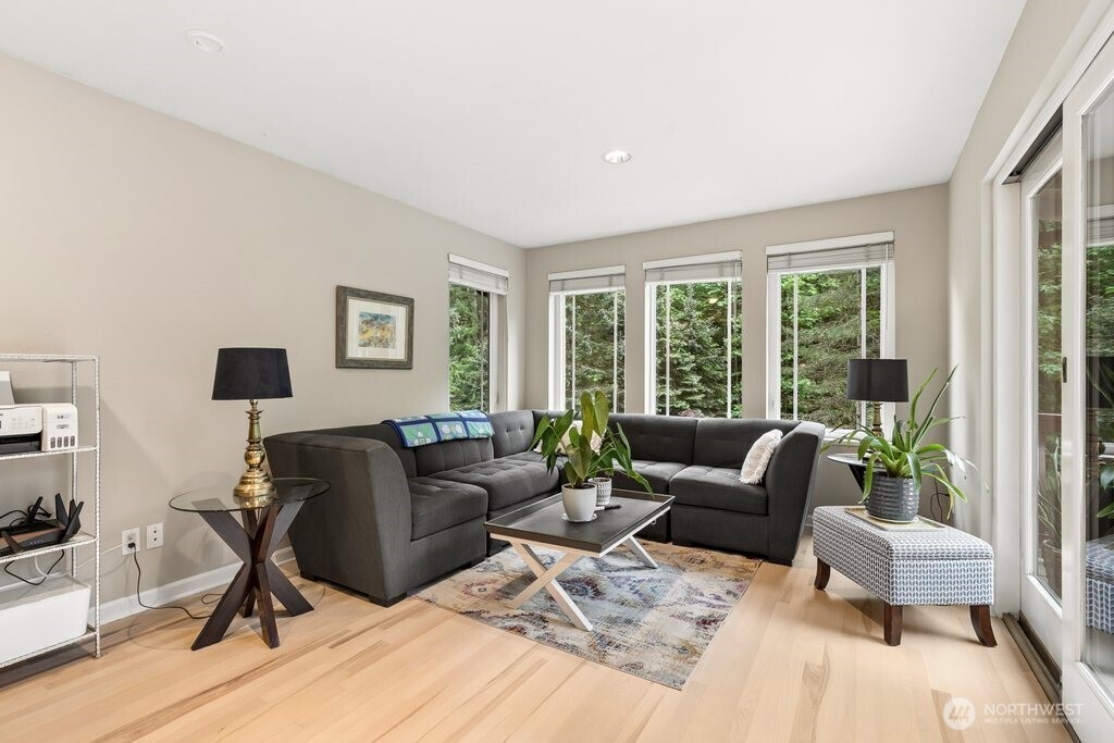 1830 216th Place NE, Sammamish, WA 98074-4115