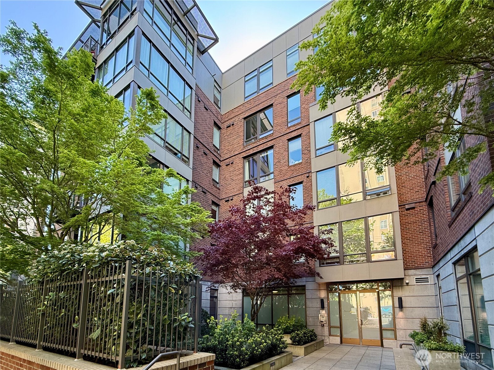 4547 8th Avenue NE #204, Seattle, WA 98105