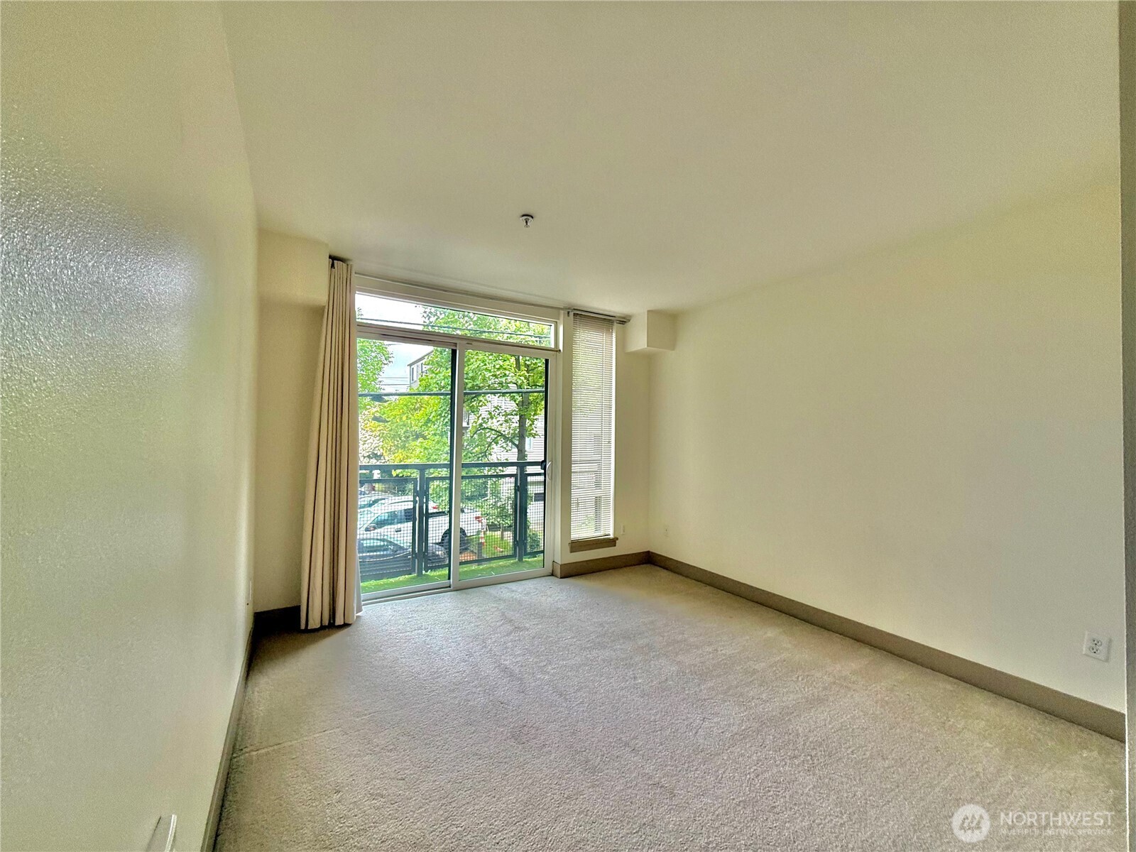4547 8th Avenue NE #204, Seattle, WA 98105