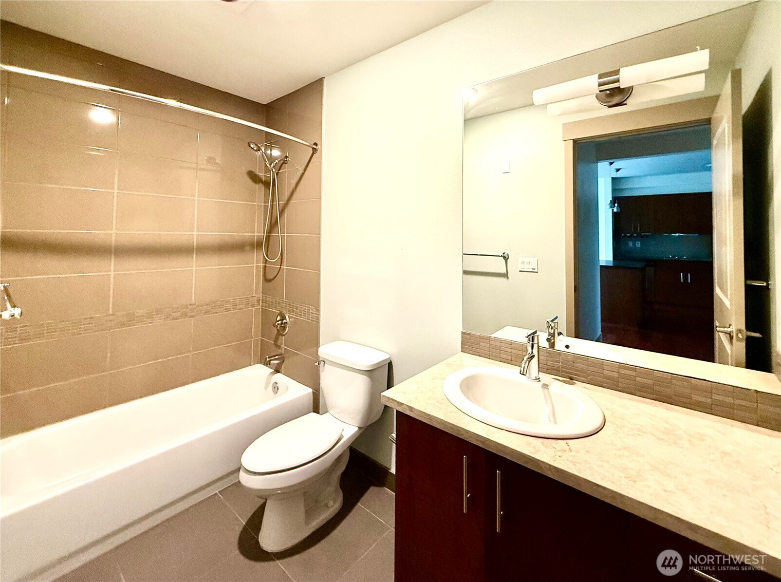 4547 8th Avenue NE #204, Seattle, WA 98105
