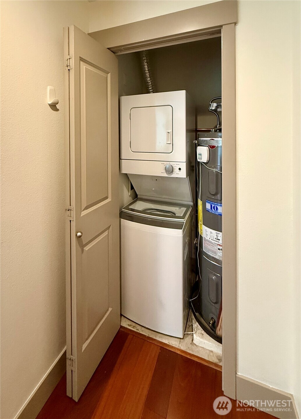 4547 8th Avenue NE #204, Seattle, WA 98105