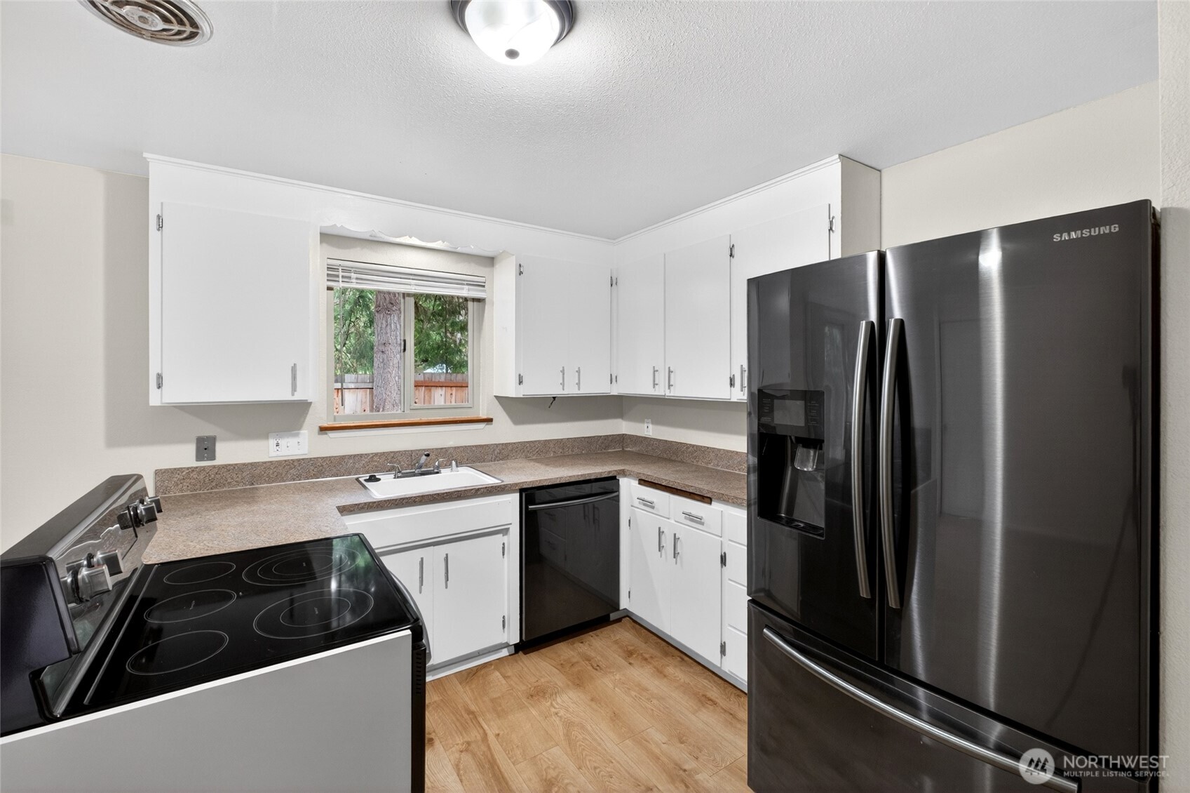 9401 Columbine Circle W, University Place, WA 98467