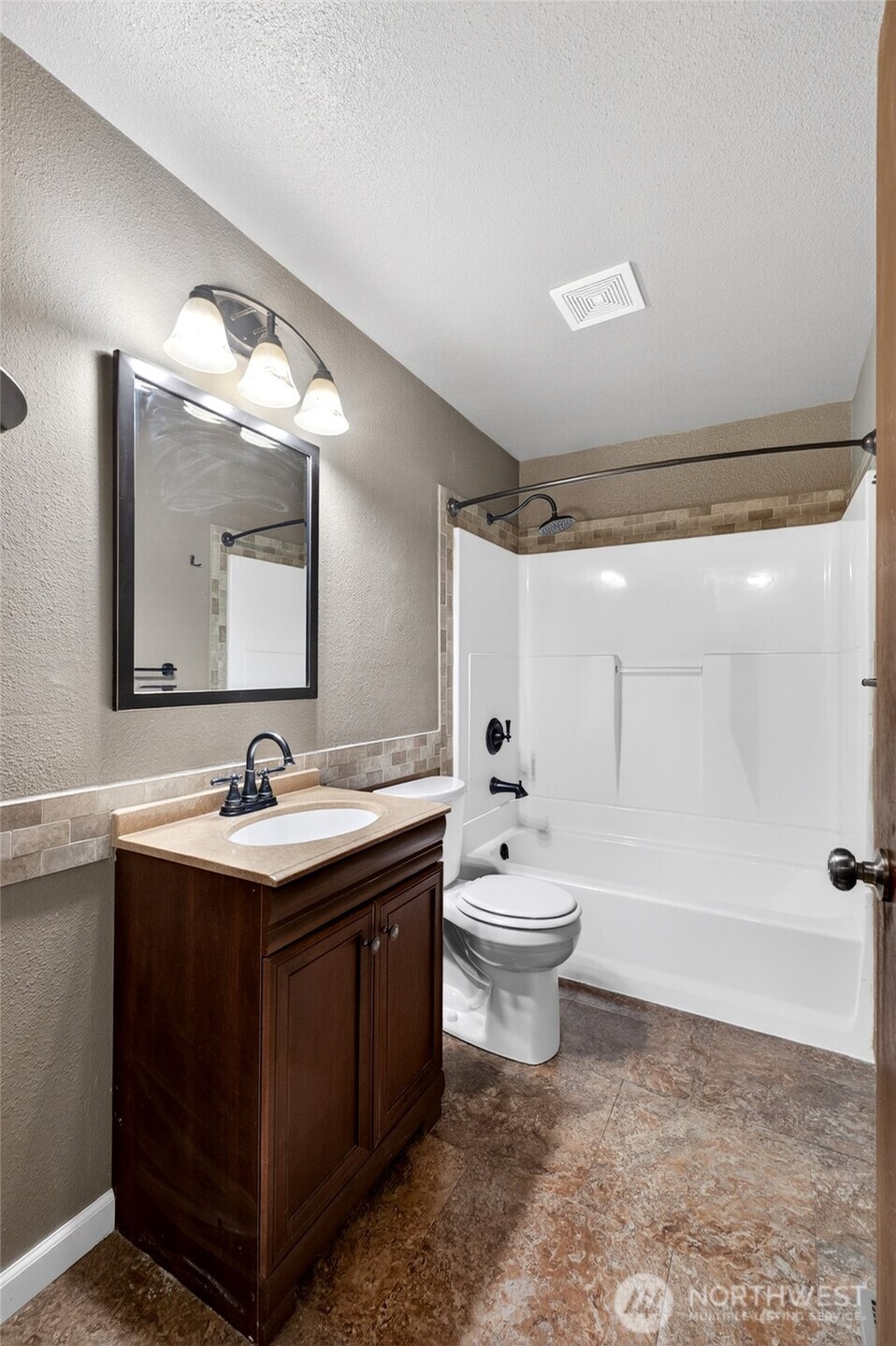 9401 Columbine Circle W, University Place, WA 98467