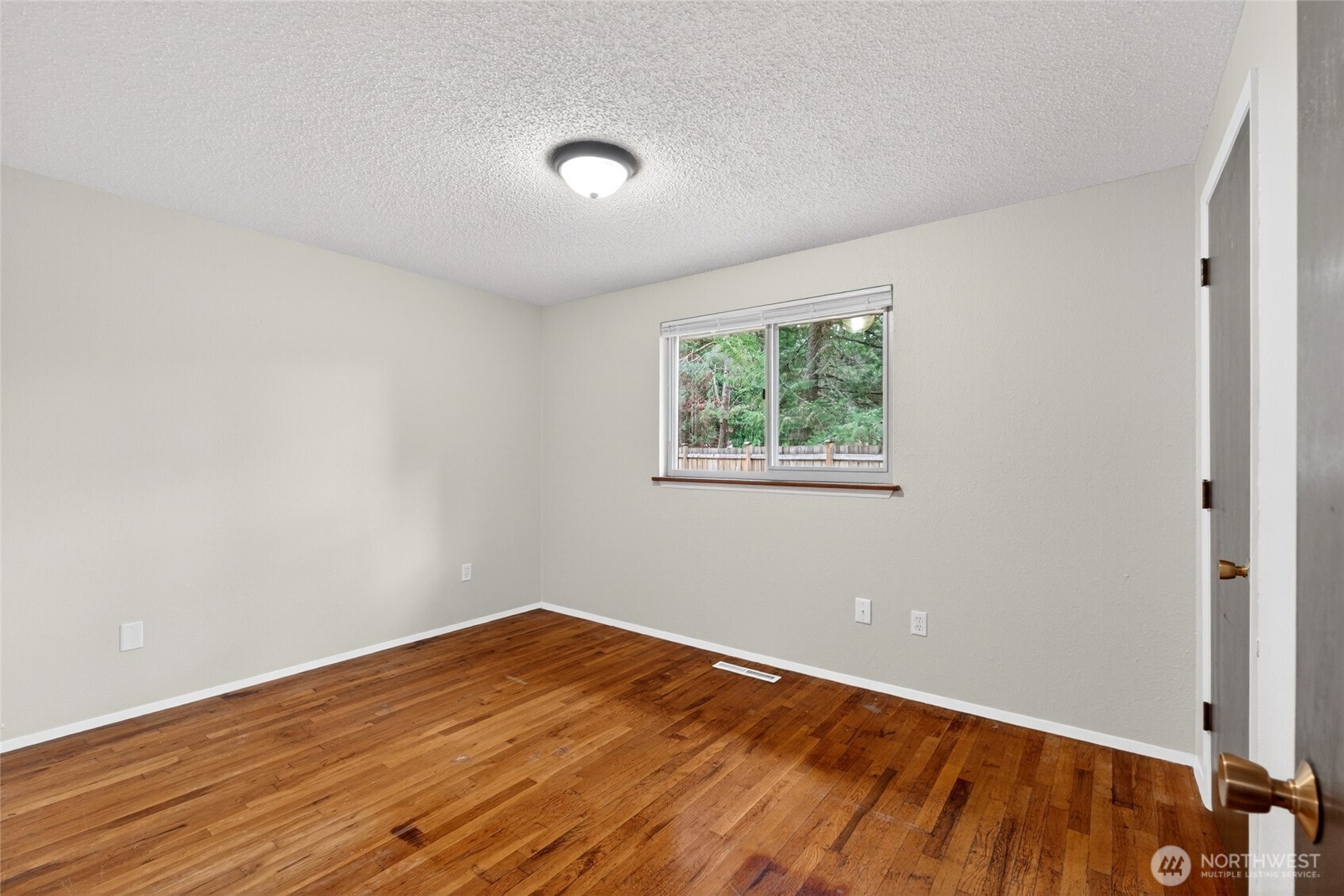 9401 Columbine Circle W, University Place, WA 98467