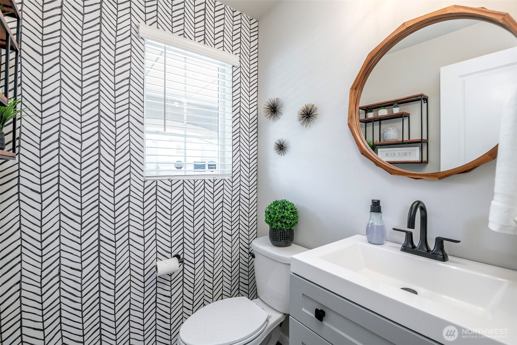 2933 Cassius Street NE, Lacey, WA 98516
