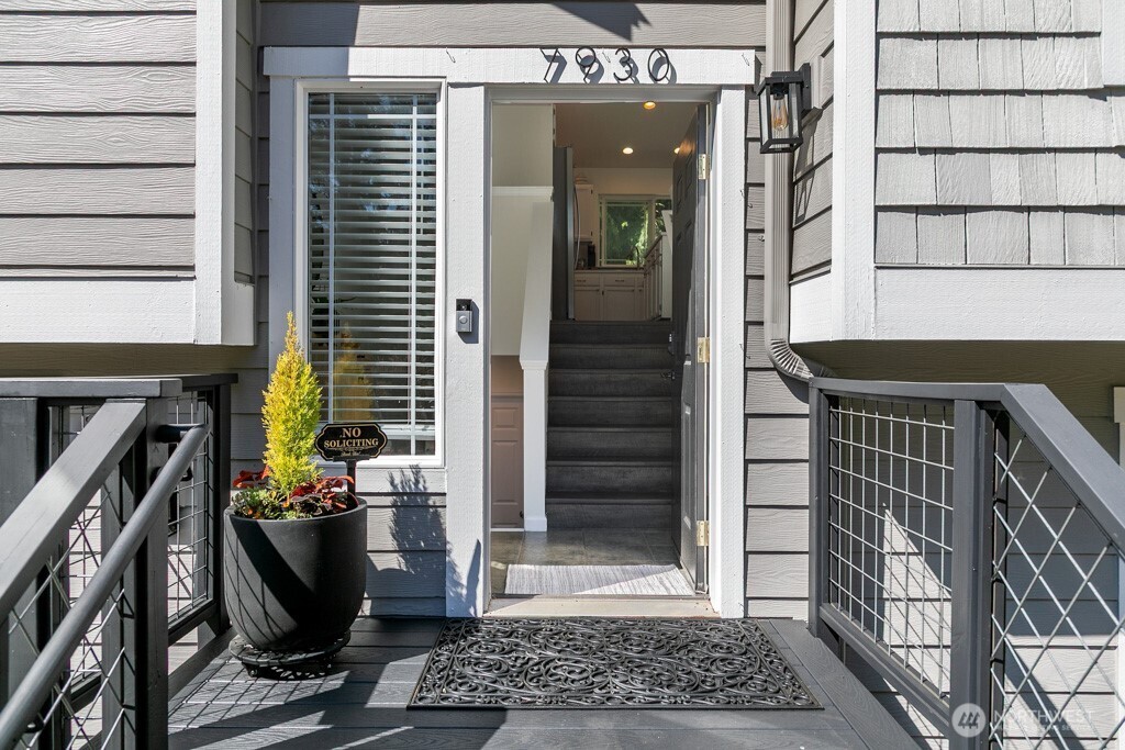 7930 NE Seawind Avenue , Poulsbo, WA 98370