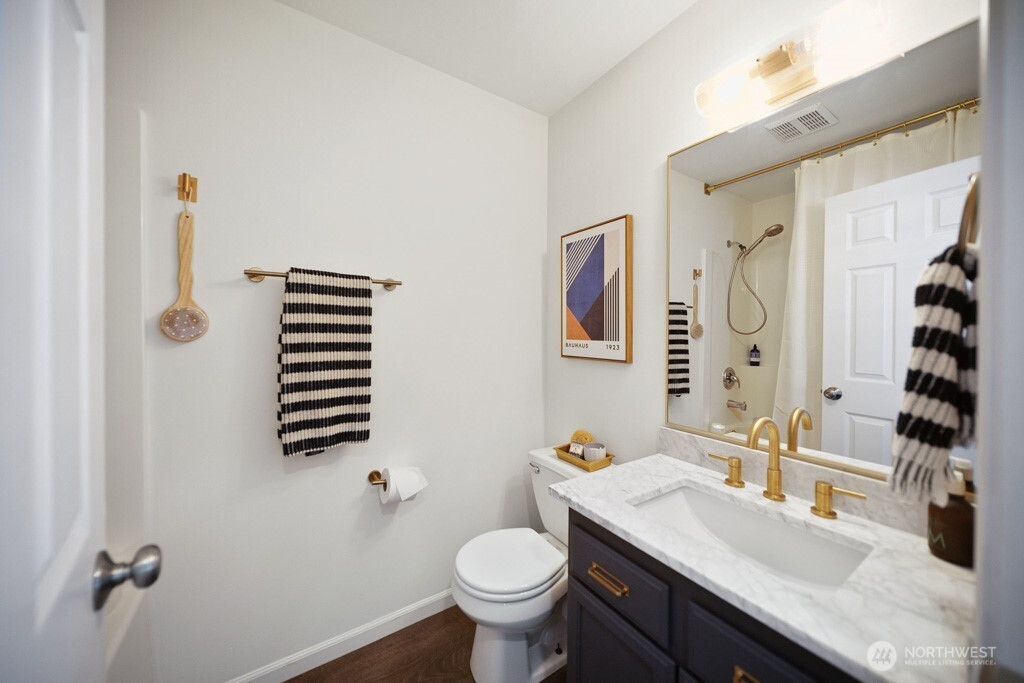 7930 NE Seawind Avenue , Poulsbo, WA 98370