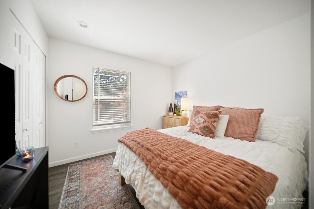 7930 NE Seawind Avenue , Poulsbo, WA 98370