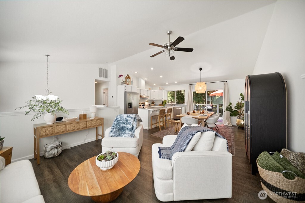 7930 NE Seawind Avenue , Poulsbo, WA 98370