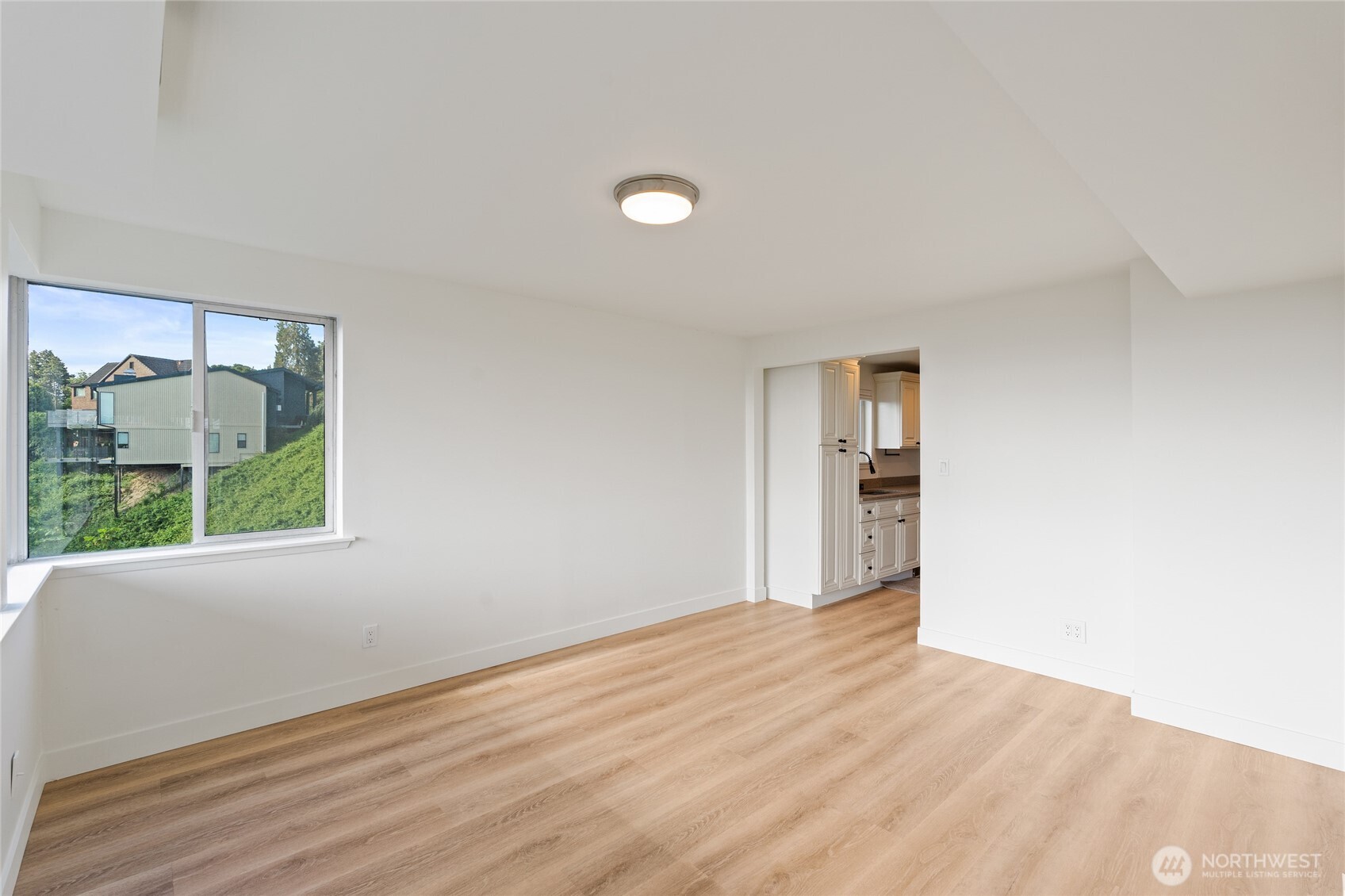 2410 37th Avenue SW #Lower, Seattle, WA 98126
