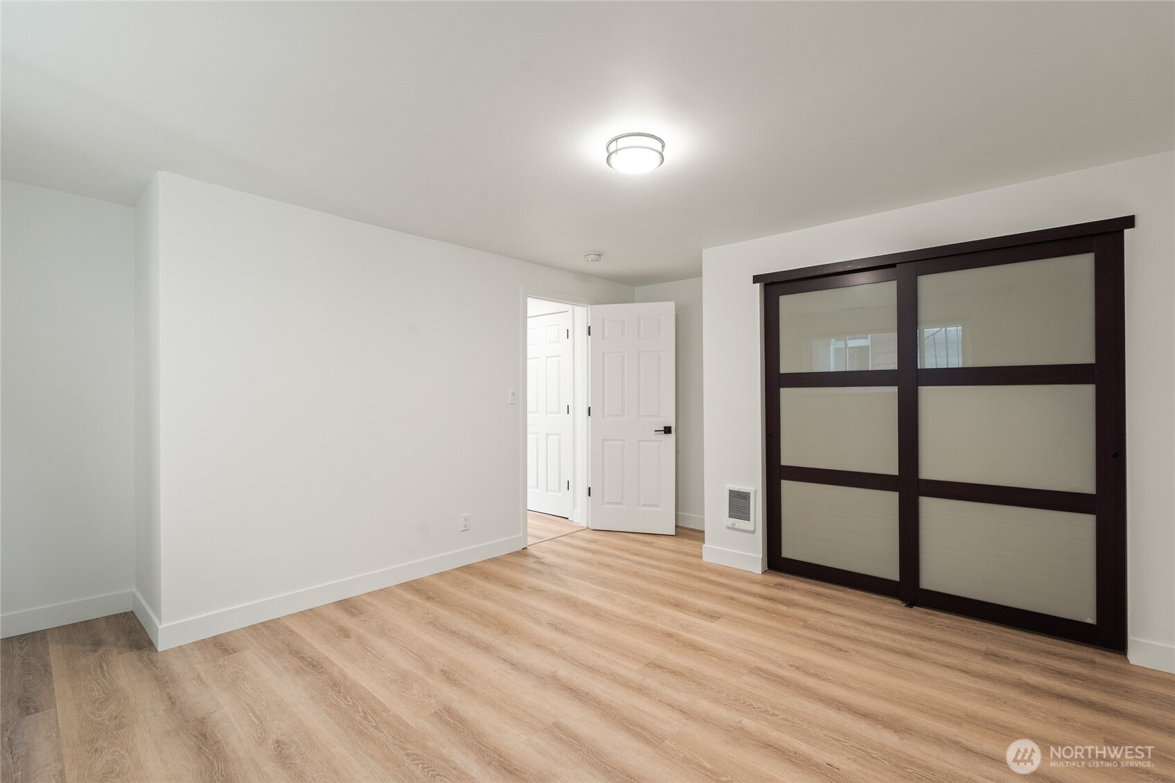 2410 37th Avenue SW #Lower, Seattle, WA 98126