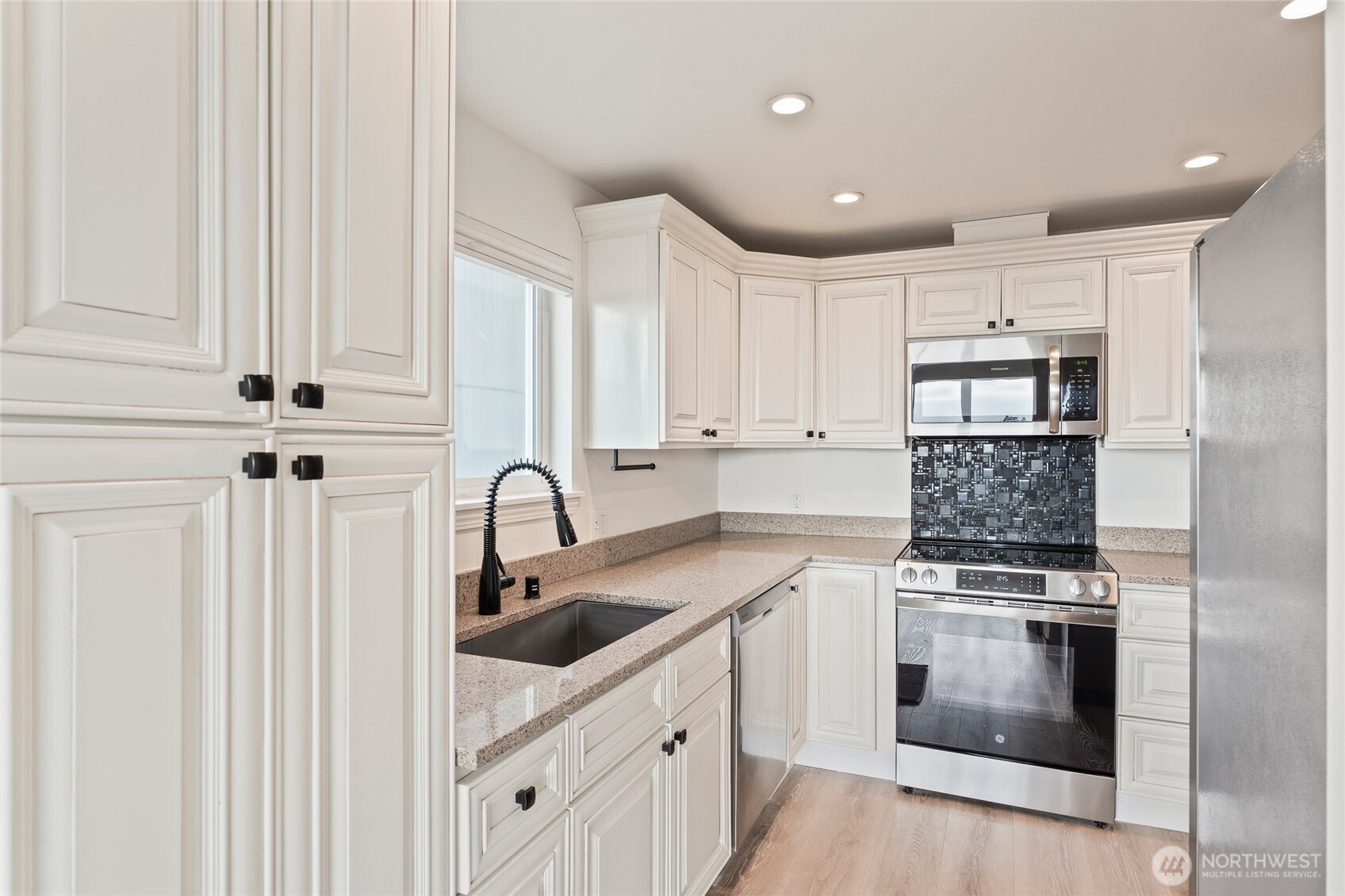 2410 37th Avenue SW #Lower, Seattle, WA 98126