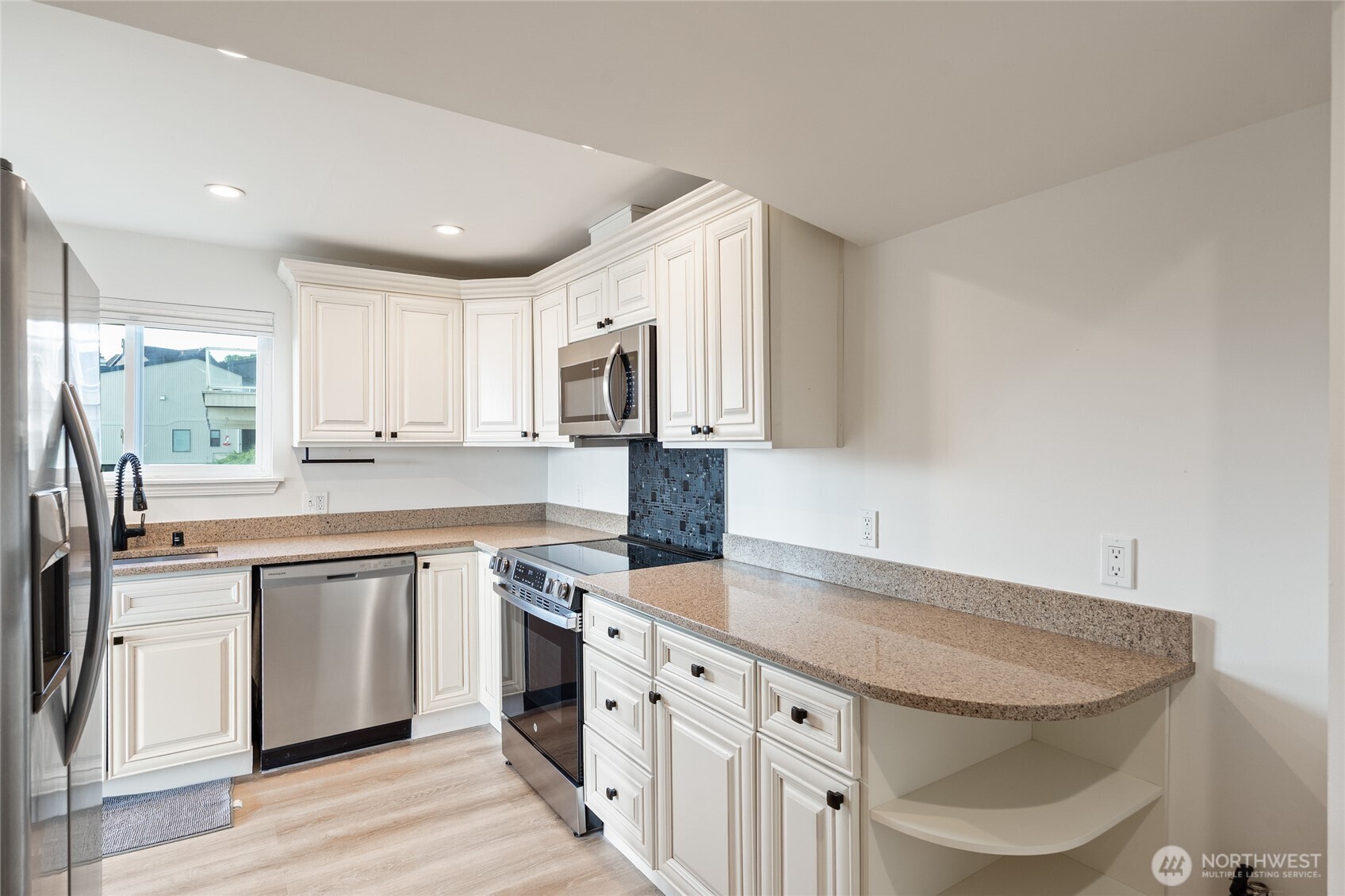 2410 37th Avenue SW #Lower, Seattle, WA 98126