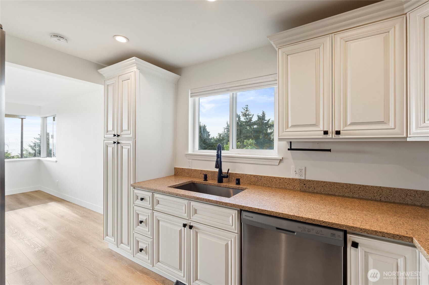 2410 37th Avenue SW #Lower, Seattle, WA 98126
