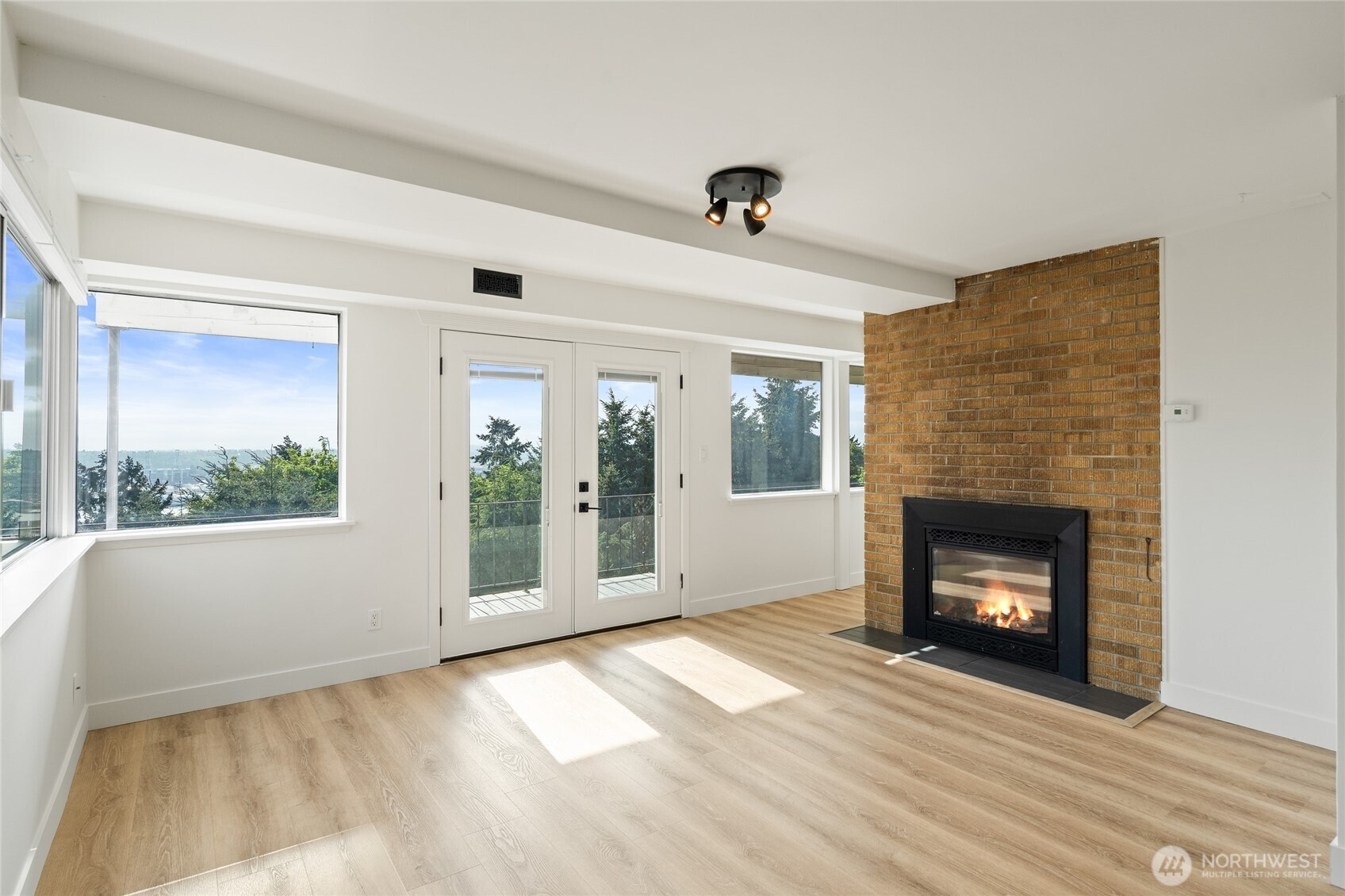 2410 37th Avenue SW #Lower, Seattle, WA 98126