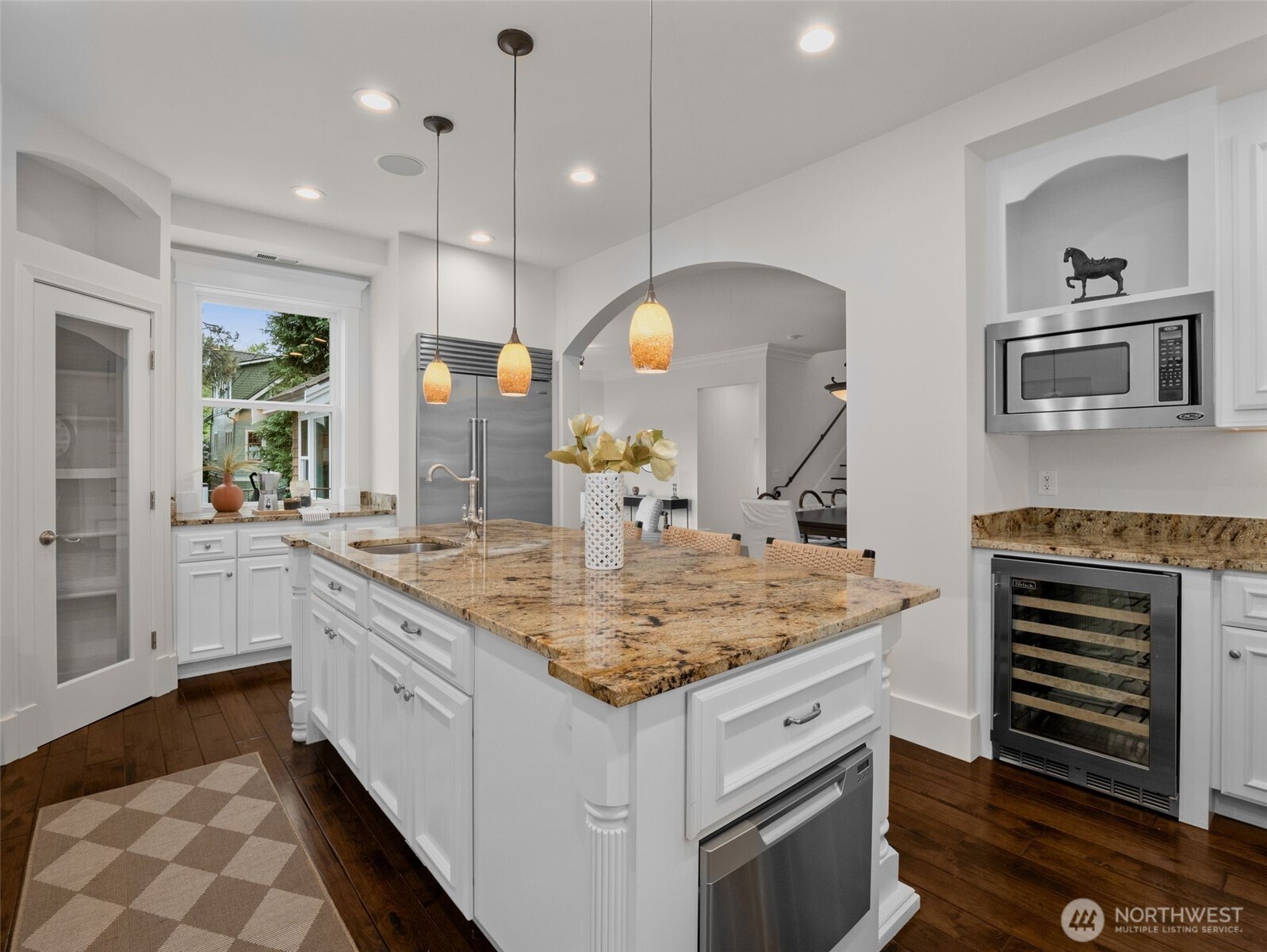 1007 W Newell Street , Seattle, WA 98119