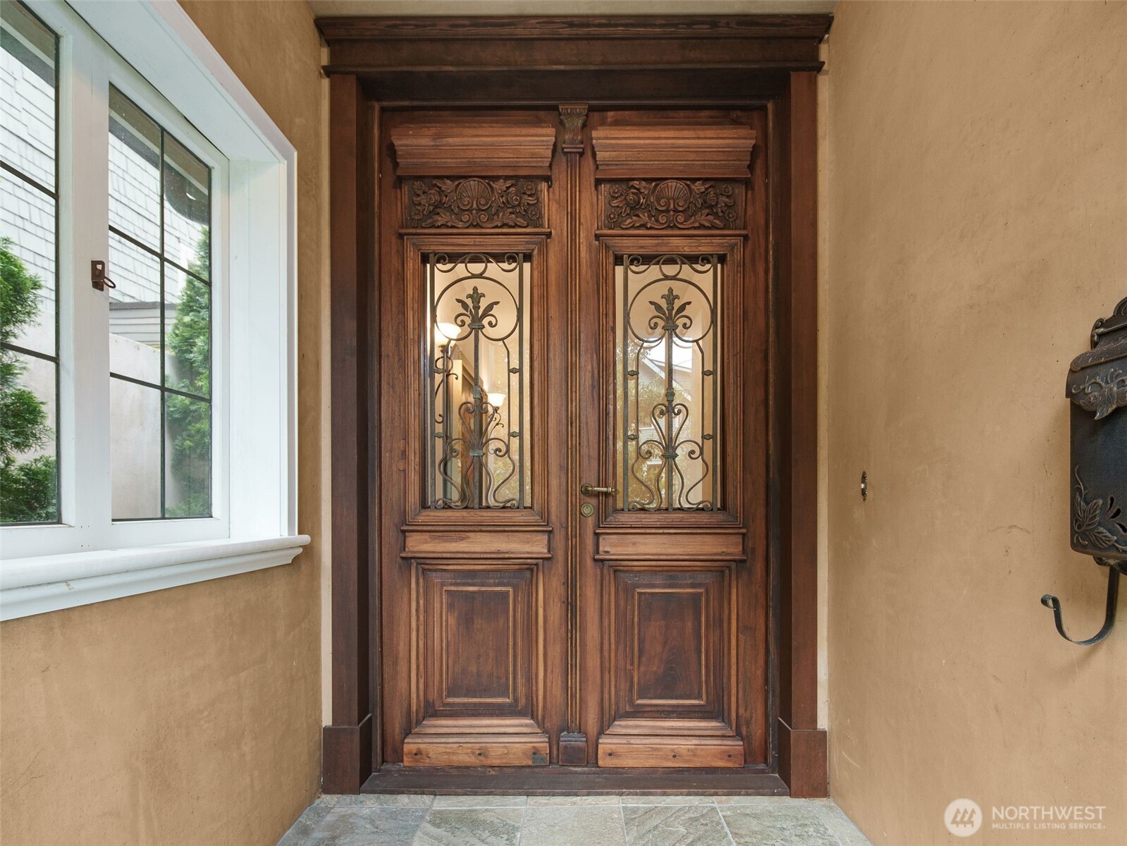 1007 W Newell Street , Seattle, WA 98119