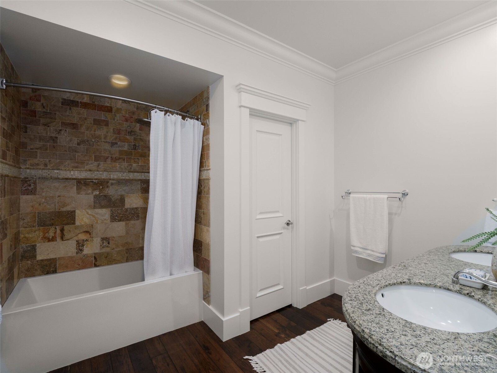 1007 W Newell Street , Seattle, WA 98119
