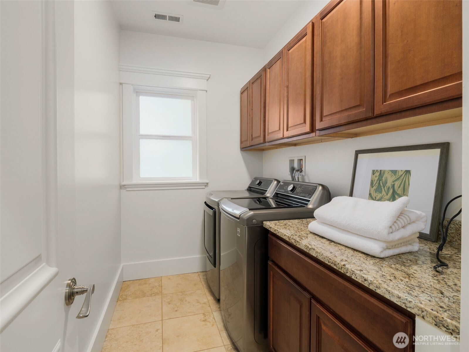 1007 W Newell Street , Seattle, WA 98119