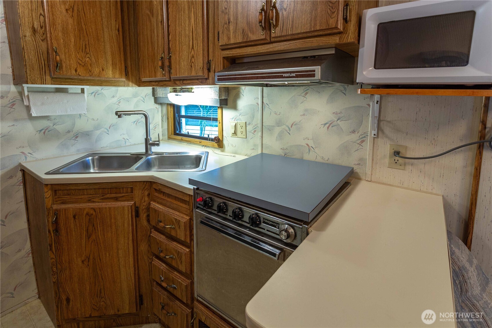 22 1 Goldrush Road , Deming, WA 98244