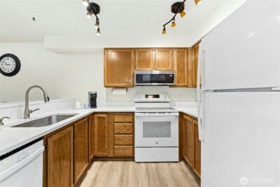 19410 Bothell Way NE #D103, Bothell, WA 98011 - Photo 16