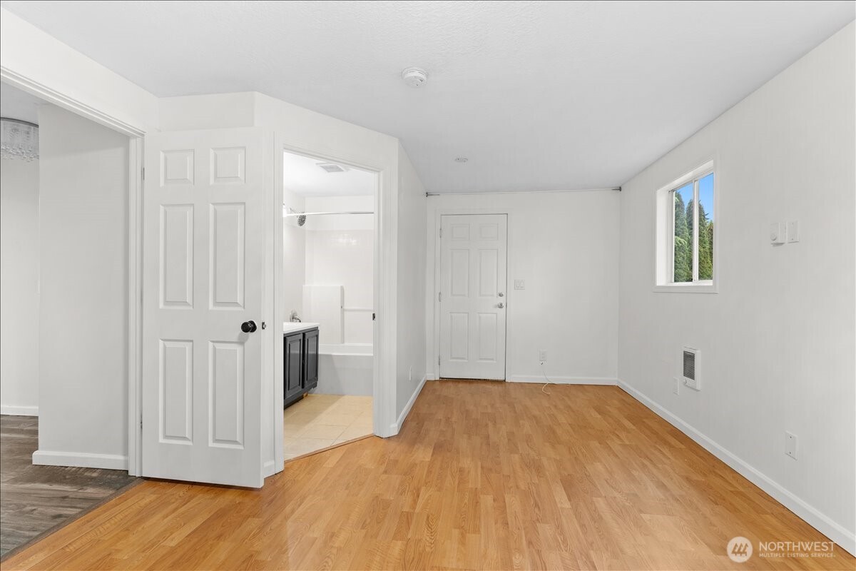 2904 14th Street SE, Puyallup, WA 98374