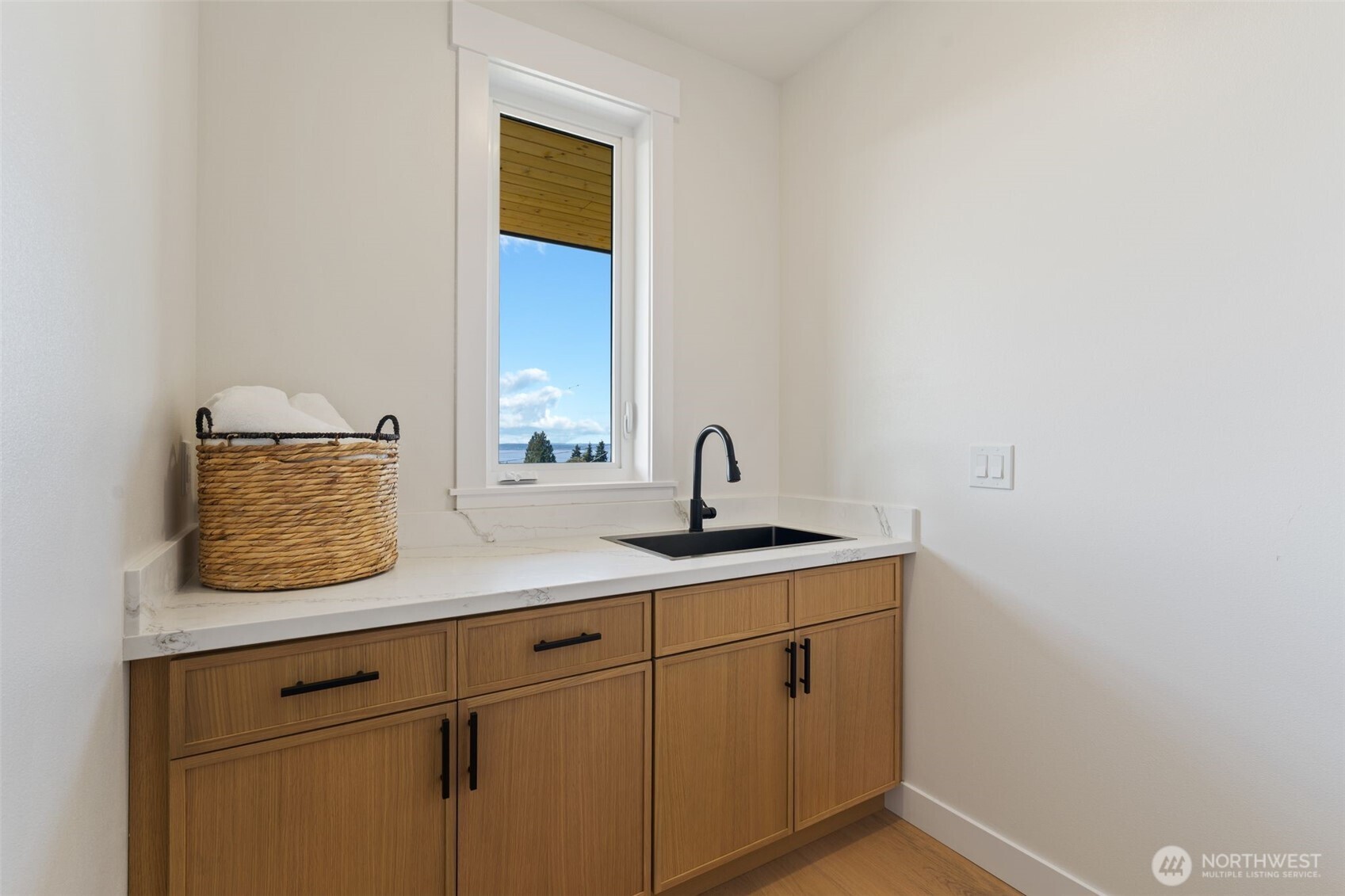 6008 34th Avenue NW, Seattle, WA 98107