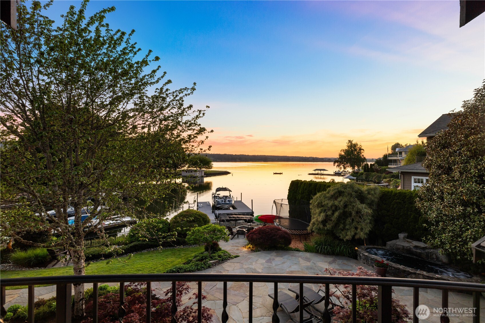 3607 E Lake Sammamish Shore Lane NE, Sammamish, WA 98074