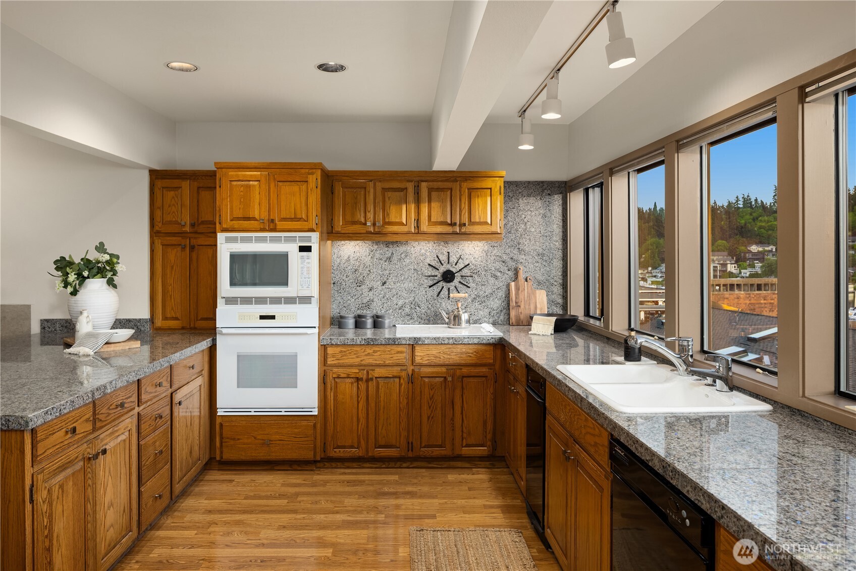 9903 Lake Washington Boulevard NE #201, Bellevue, WA 98004