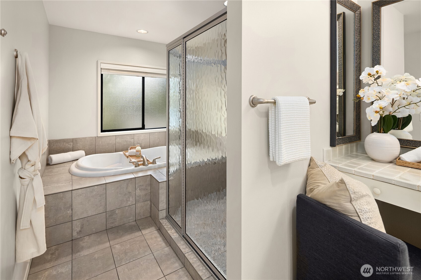 9903 Lake Washington Boulevard NE #201, Bellevue, WA 98004