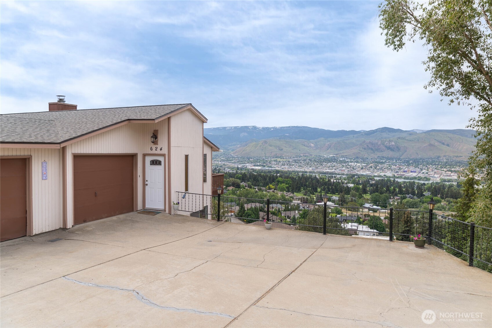 624 Daniels Drive NE, East Wenatchee, WA 98802