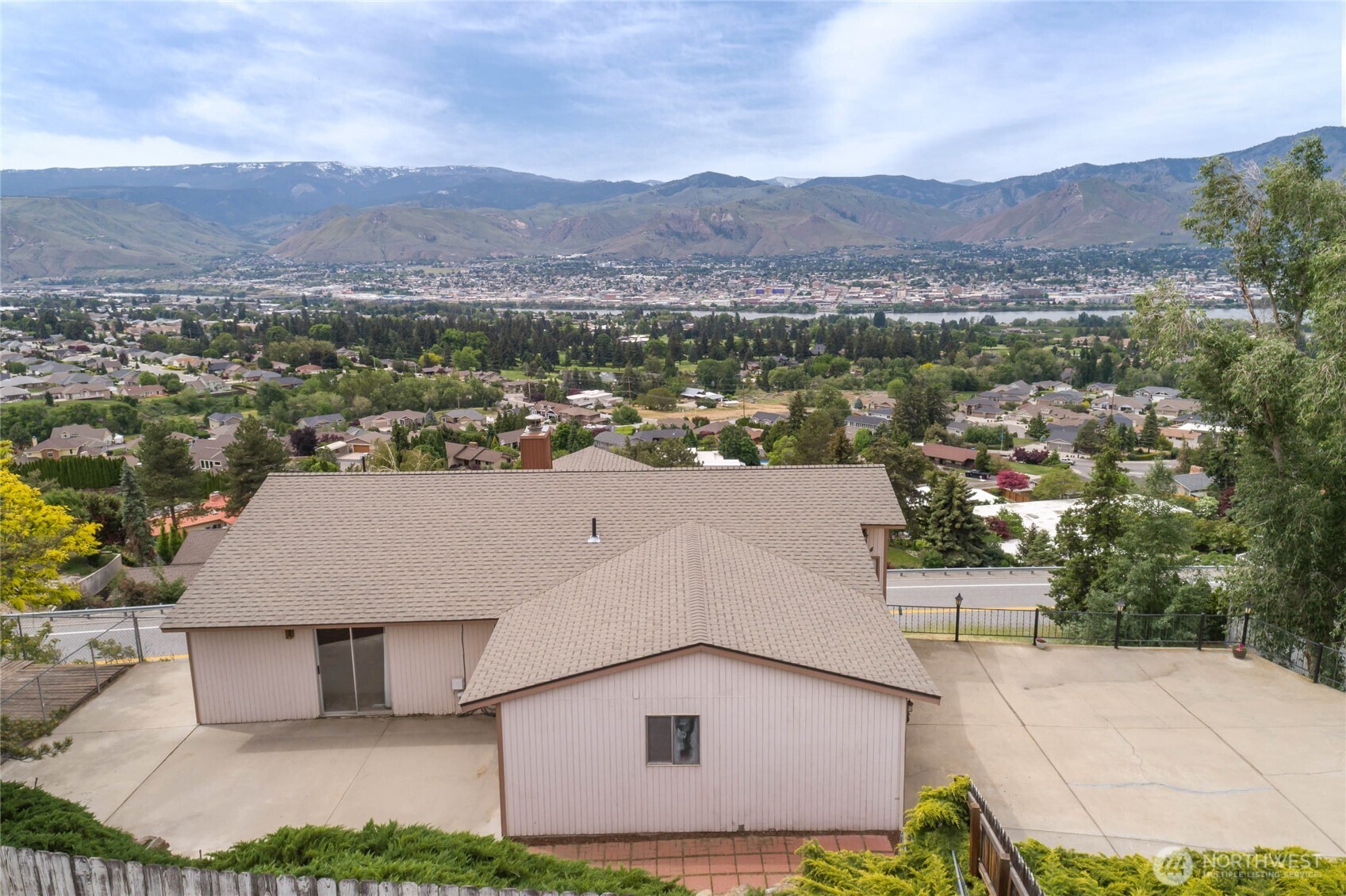 624 Daniels Drive NE, East Wenatchee, WA 98802