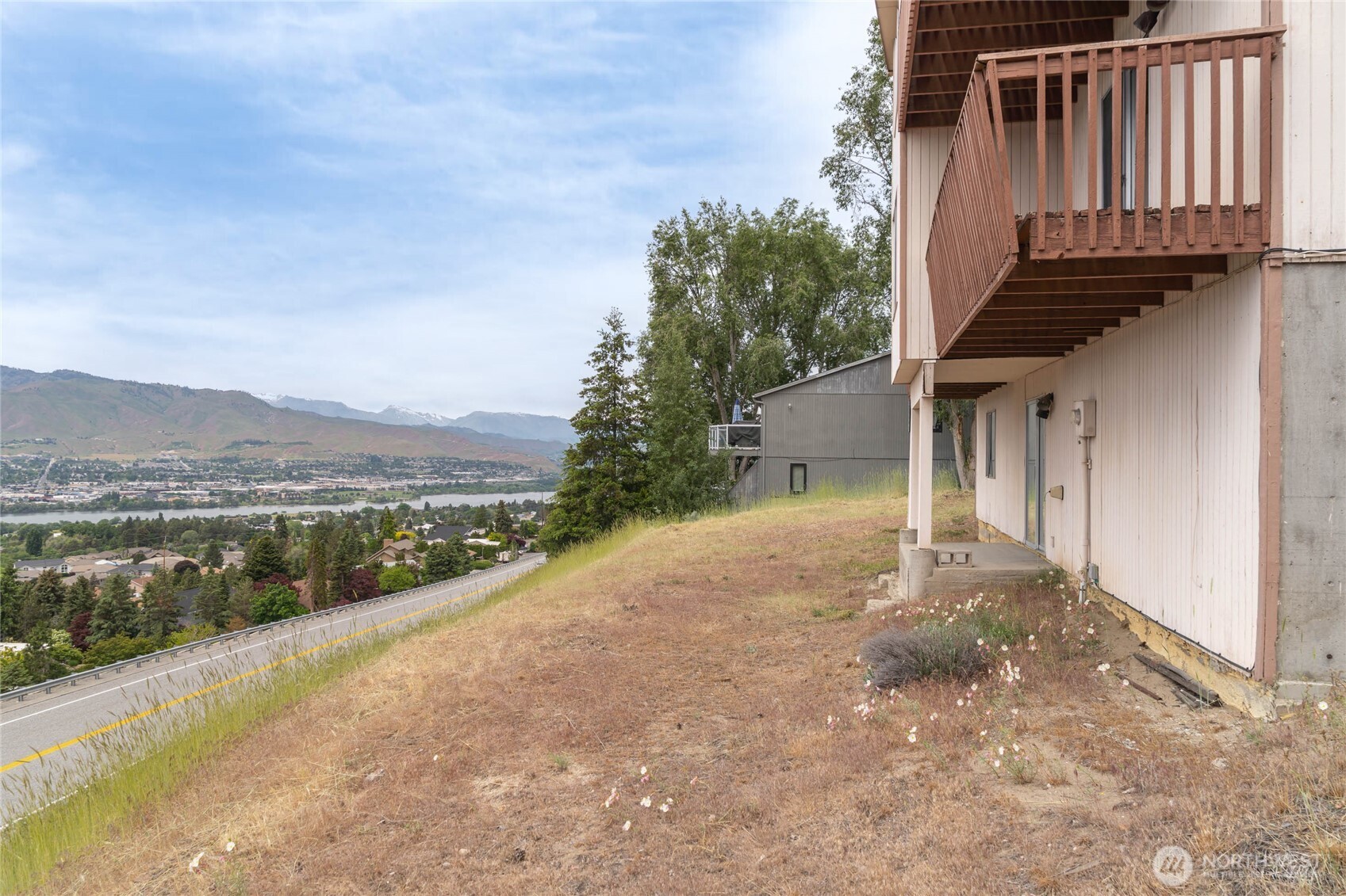 624 Daniels Drive NE, East Wenatchee, WA 98802