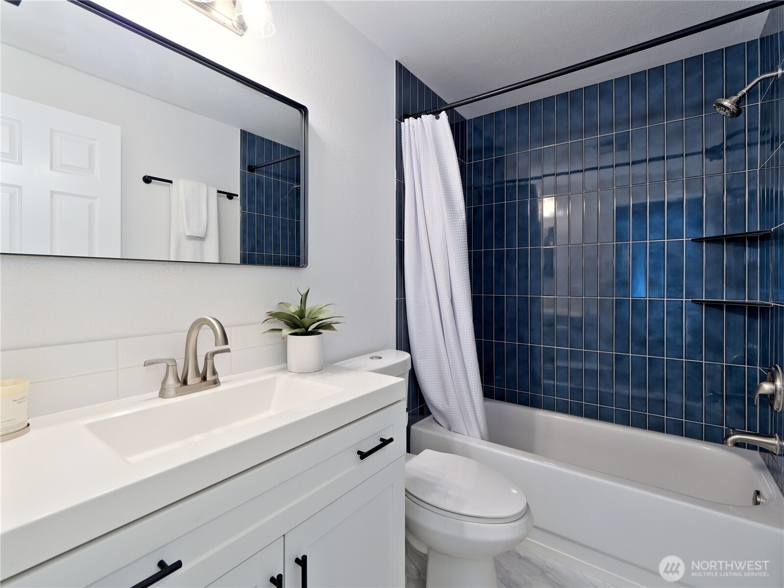 18523 68th Avenue NE #102, Kenmore, WA 98028