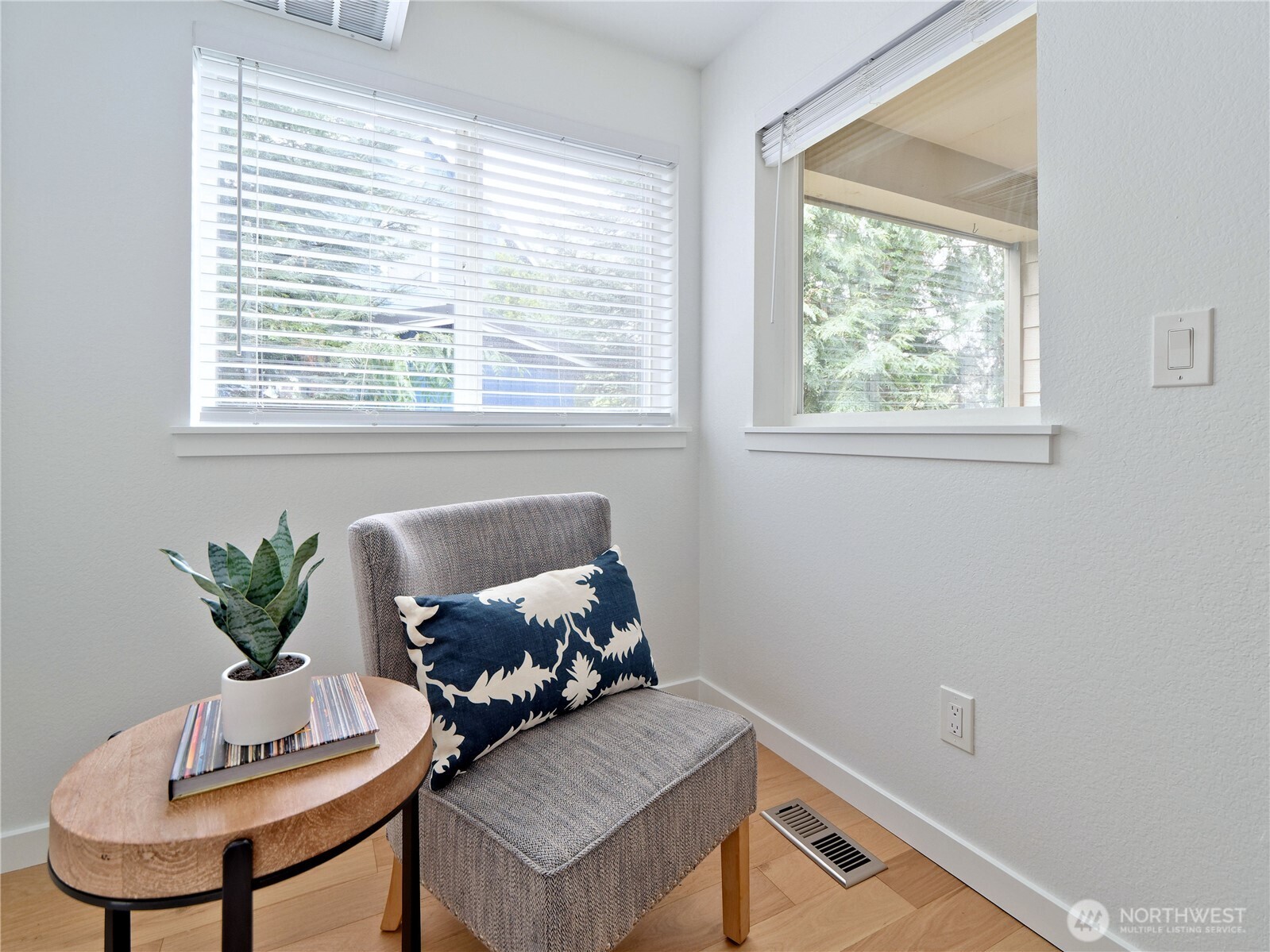18523 68th Avenue NE #102, Kenmore, WA 98028